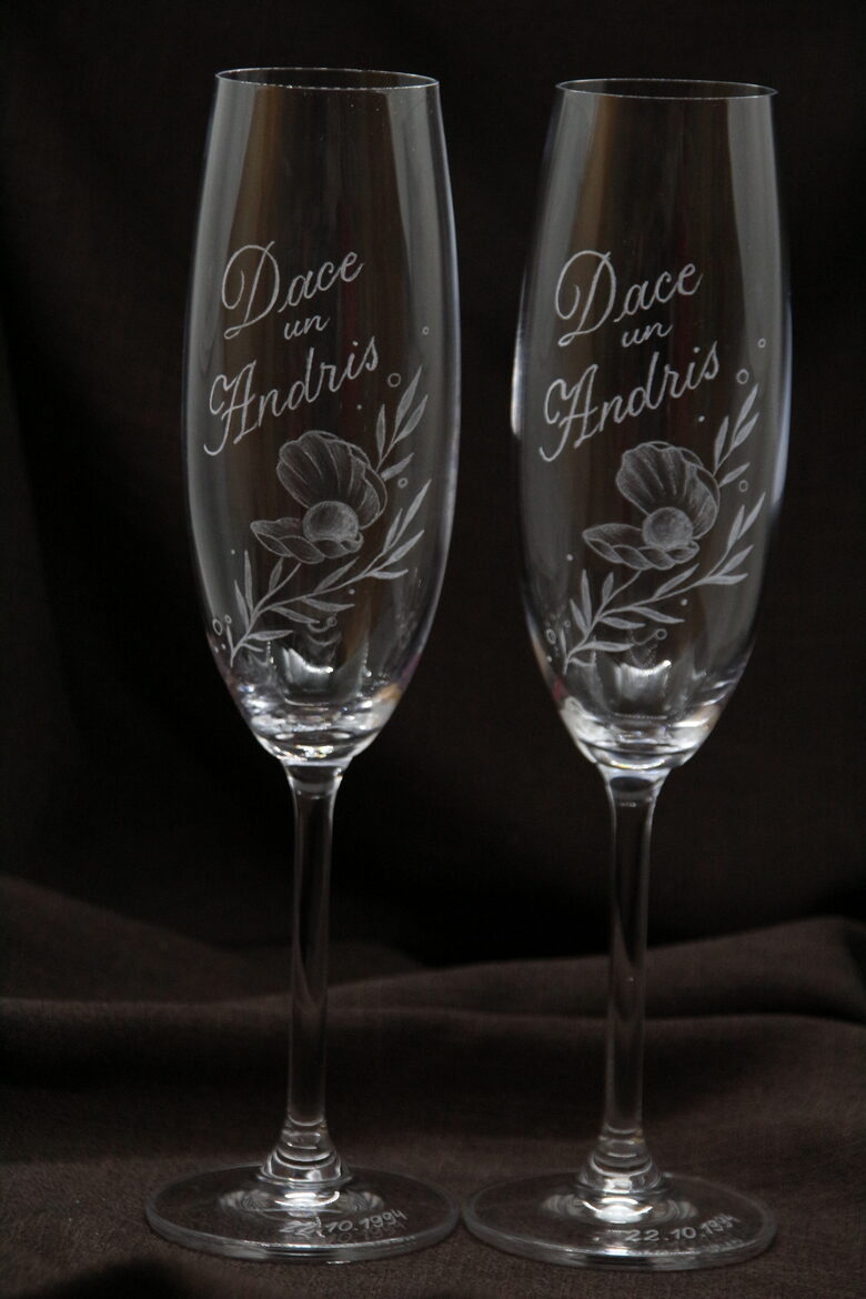 Pērļu kāzām. Glāzes kāzu jubilejā. Pāris.