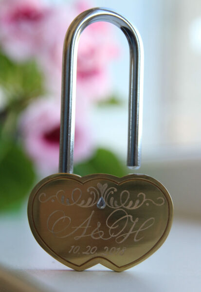 Ornamets. Slēdzene ar gravējumu.