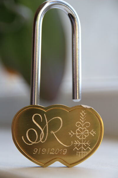 Sirdsatslēga. Gravējums. Sauleskoks.