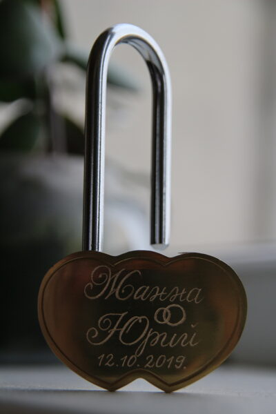 Gredzeni. Slēdzene ar gravējumu.