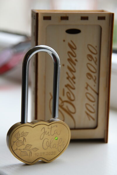 Atslēga kāzām ar gravējumu. Bērzs.